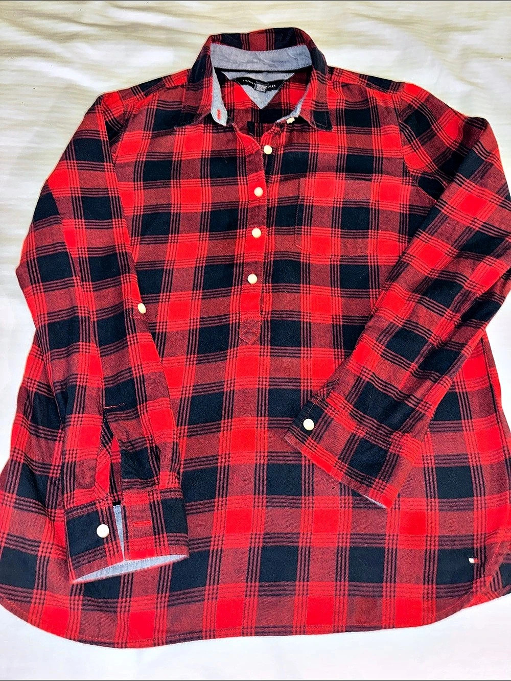 Tommy Hilfiger Plaid Button Down in Red & Black Like New
